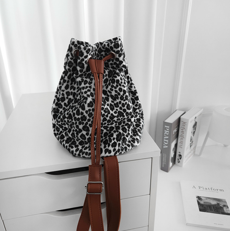 レザー調ドローストリングレオパードショルダーバッグ | 詳細画像3