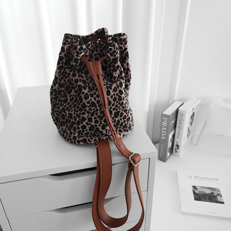 レザー調ドローストリングレオパードショルダーバッグ | 詳細画像9