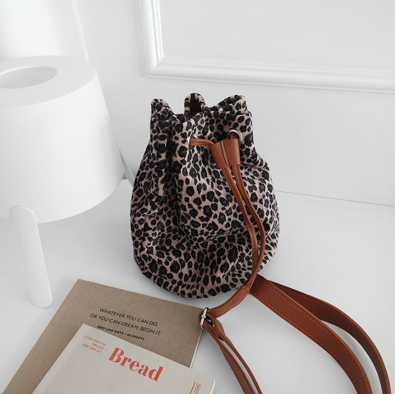 レザー調ドローストリングレオパードショルダーバッグ | 詳細画像10