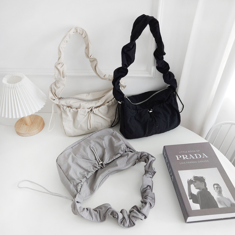 シャーリングドローストリングショルダーバッグ | 詳細画像2