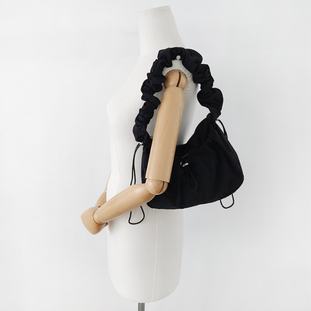 シャーリングドローストリングショルダーバッグ | 詳細画像3