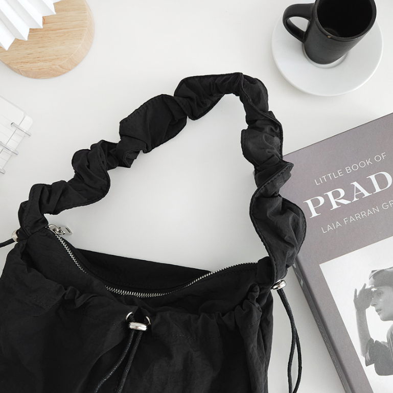 シャーリングドローストリングショルダーバッグ | 詳細画像9