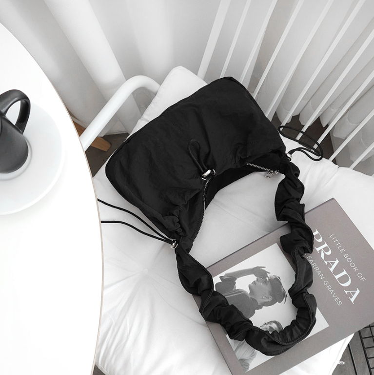 シャーリングドローストリングショルダーバッグ | 詳細画像10