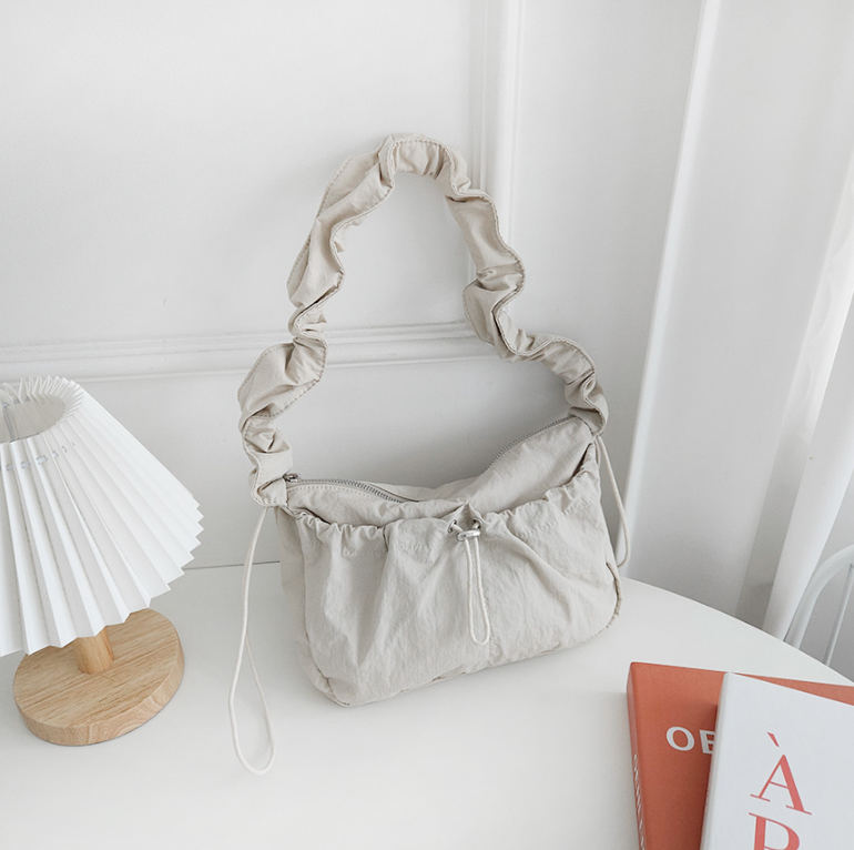 シャーリングドローストリングショルダーバッグ | 詳細画像12