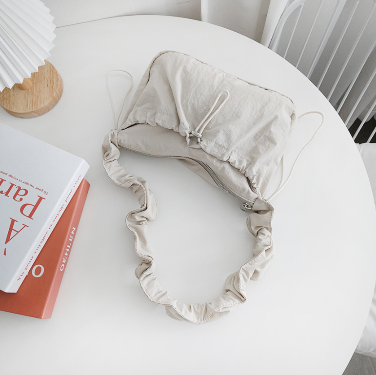 シャーリングドローストリングショルダーバッグ | 詳細画像16