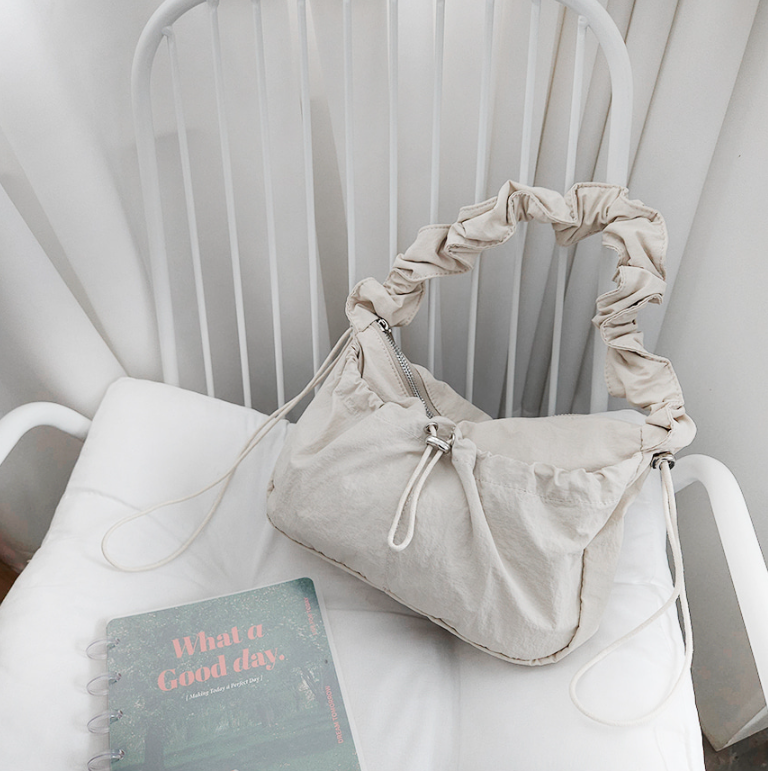 シャーリングドローストリングショルダーバッグ | 詳細画像18