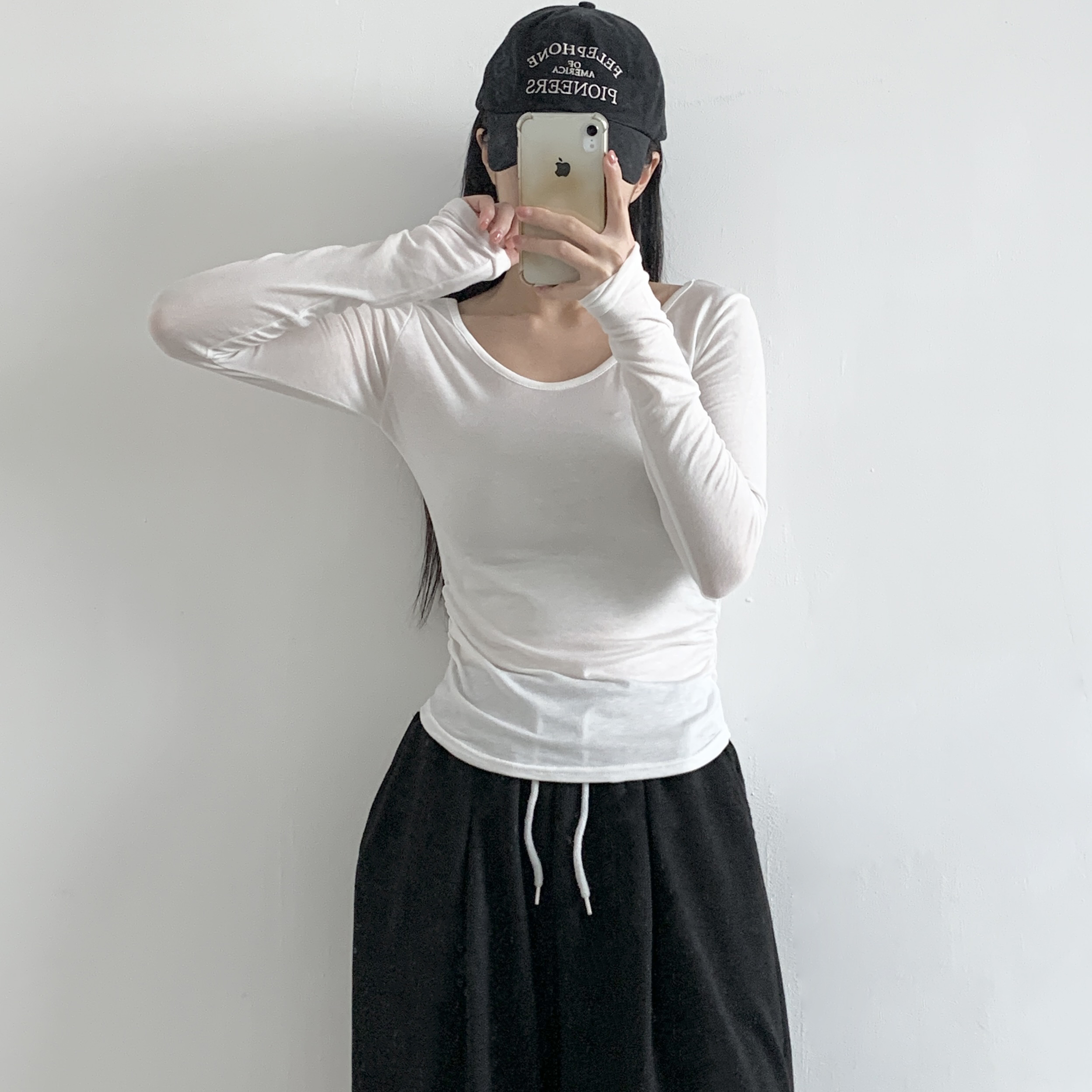 Uネック長袖ギャザーTシャツ | 詳細画像3