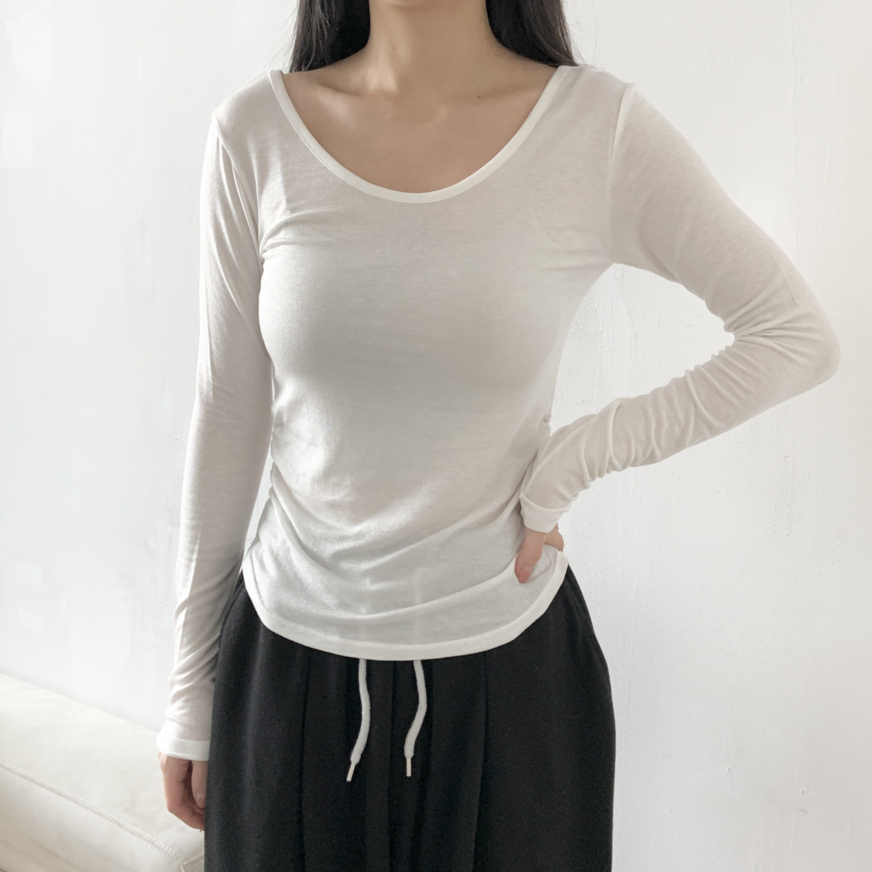 Uネック長袖ギャザーTシャツ | 詳細画像4