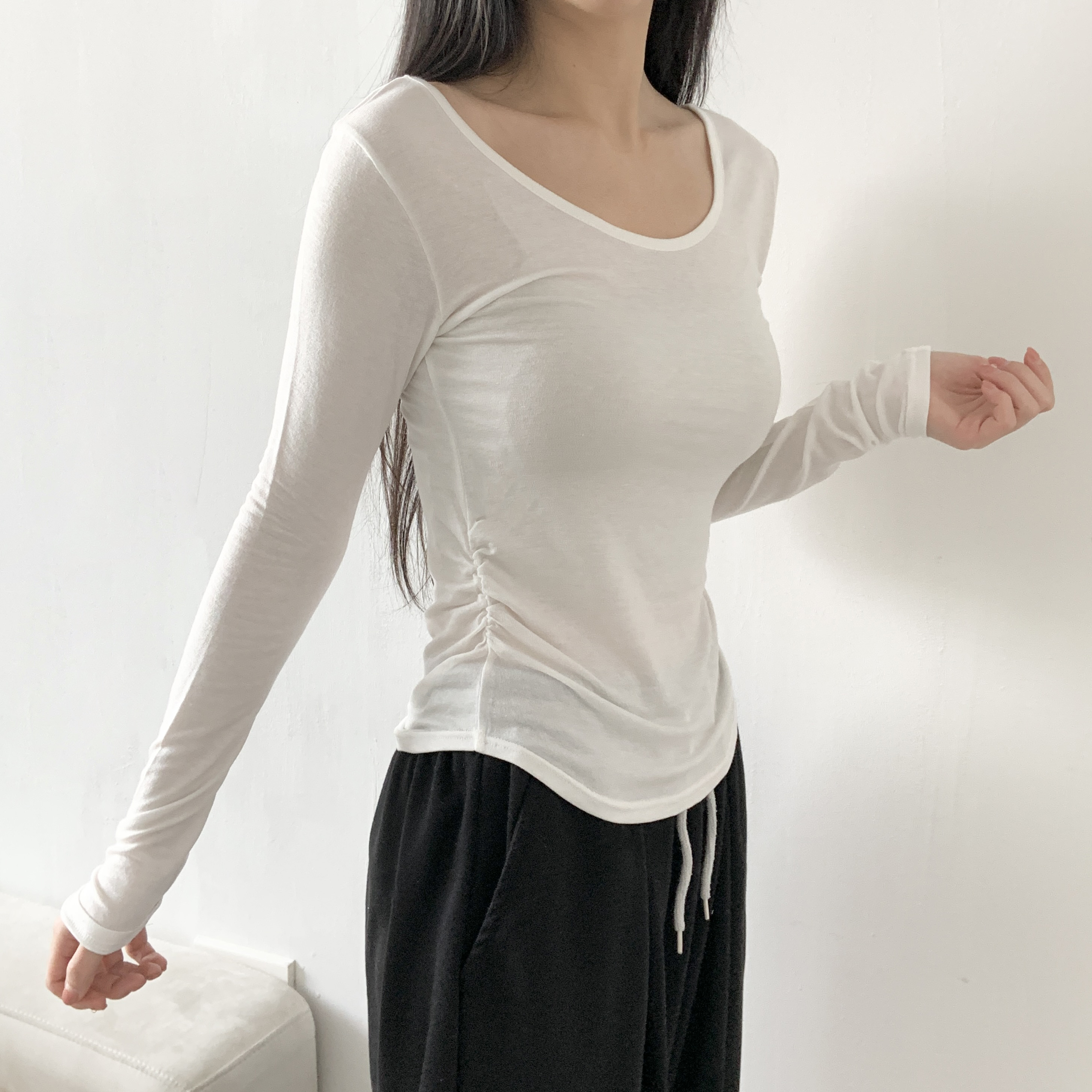 Uネック長袖ギャザーTシャツ | 詳細画像7