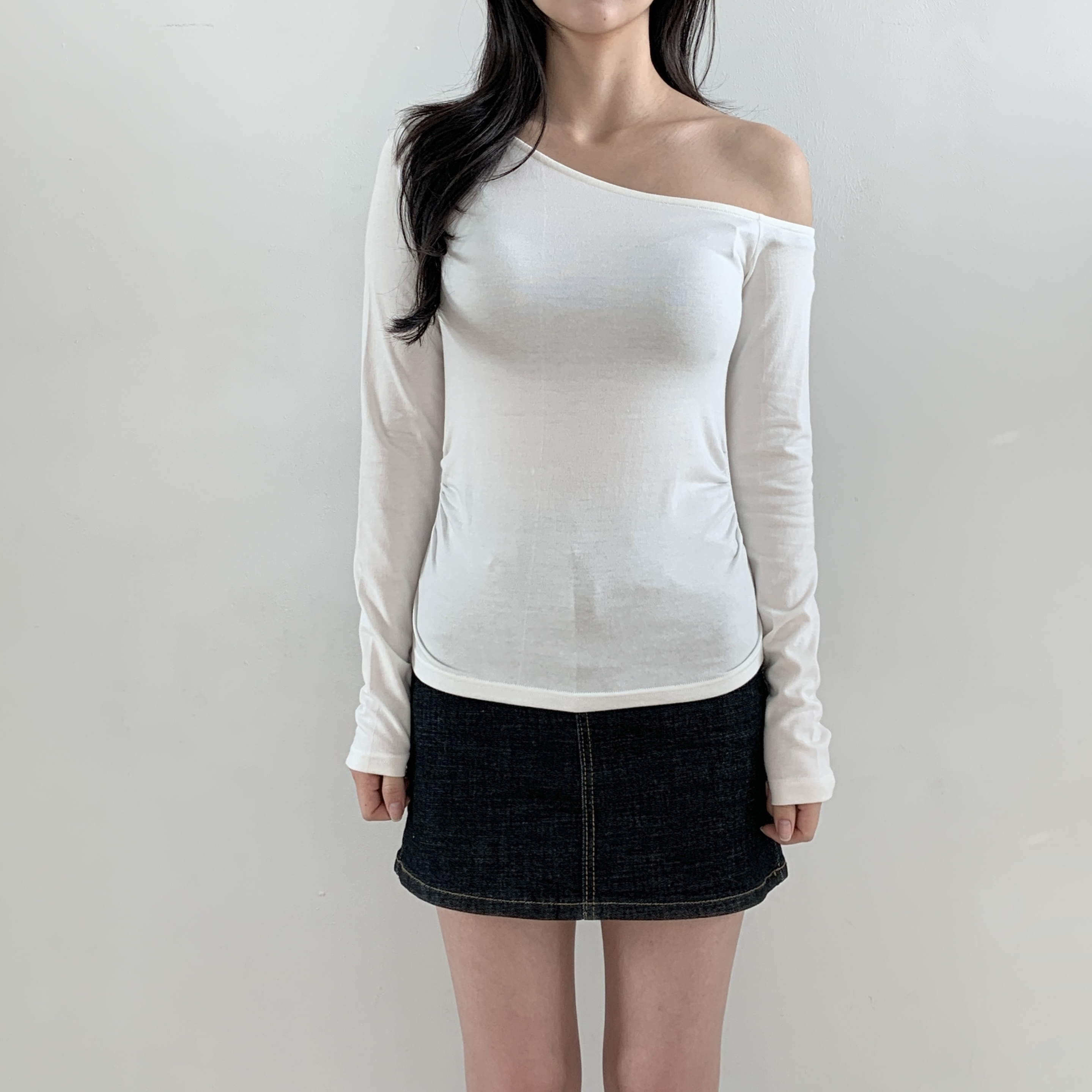 オフショルダーアンバランスネックスリム長袖Tシャツ | 詳細画像2