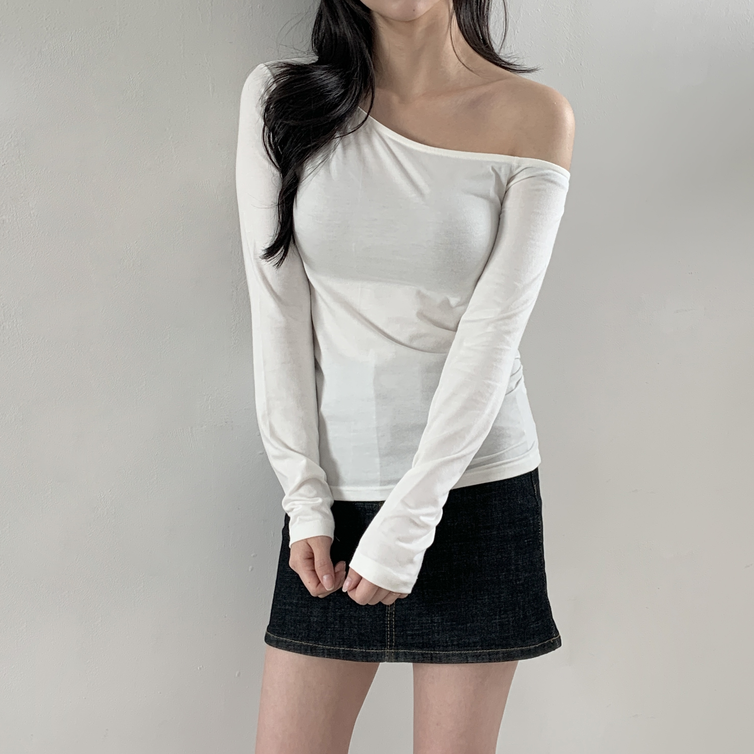 オフショルダーアンバランスネックスリム長袖Tシャツ | 詳細画像5