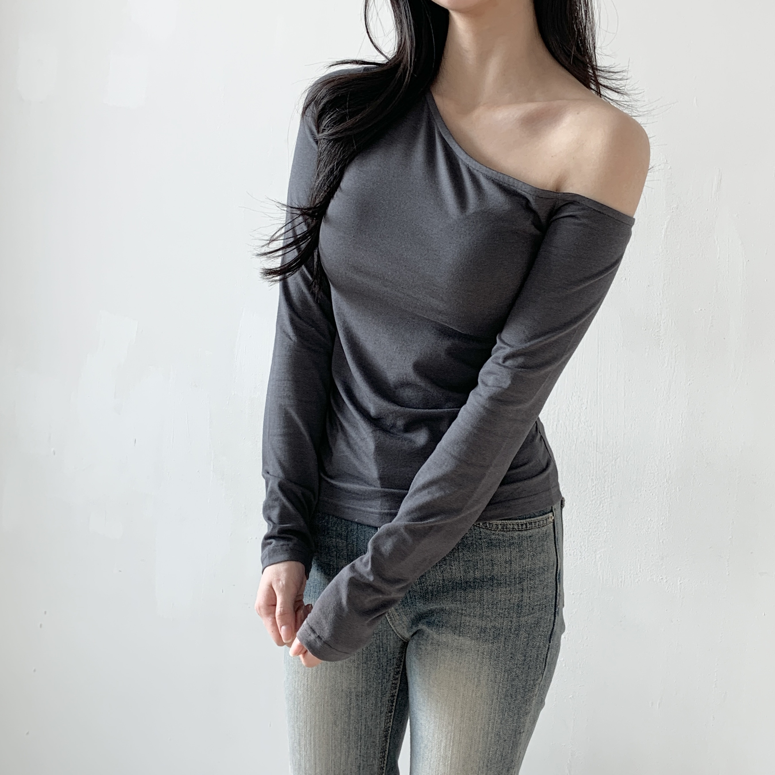 オフショルダーアンバランスネックスリム長袖Tシャツ | 詳細画像9