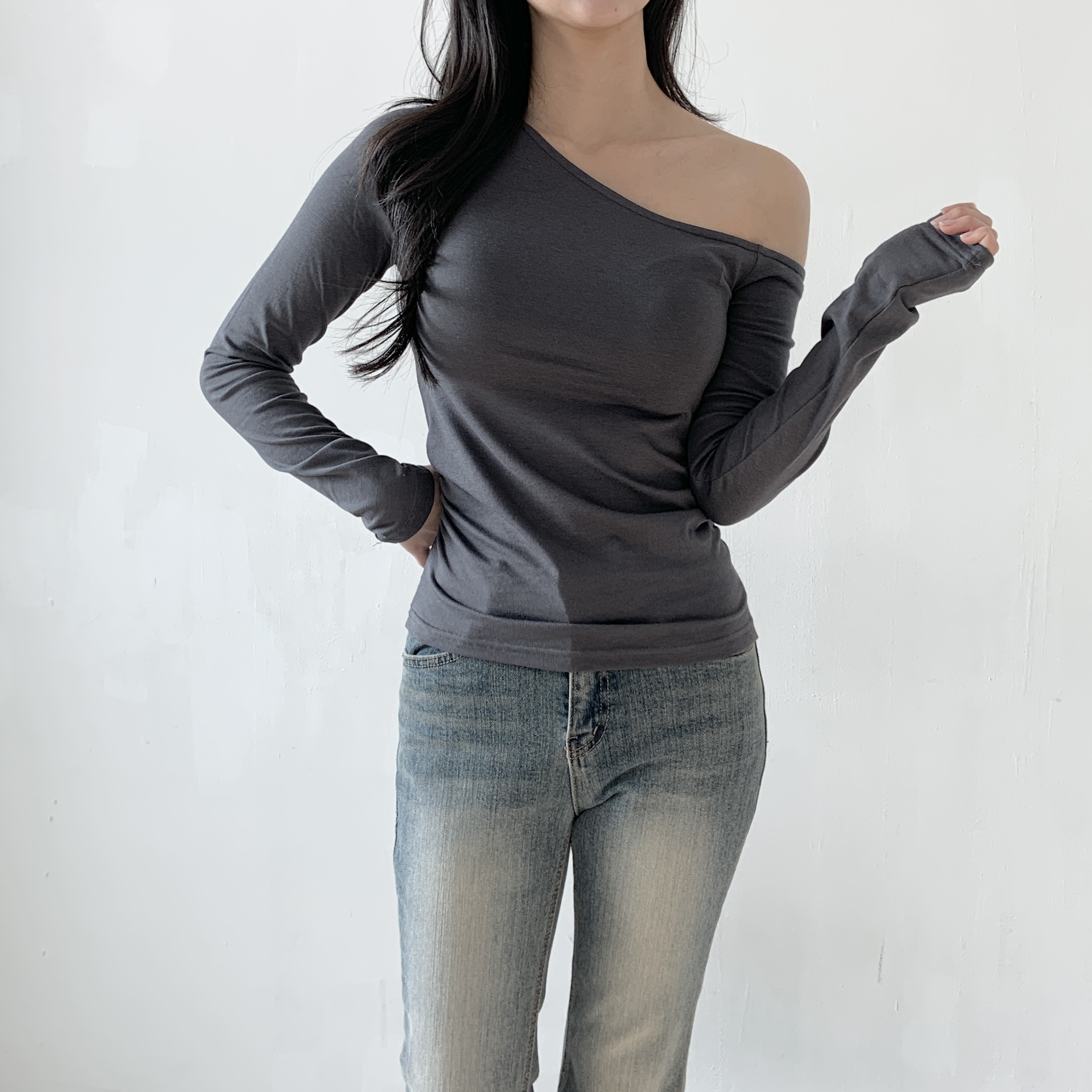 オフショルダーアンバランスネックスリム長袖Tシャツ | 詳細画像10