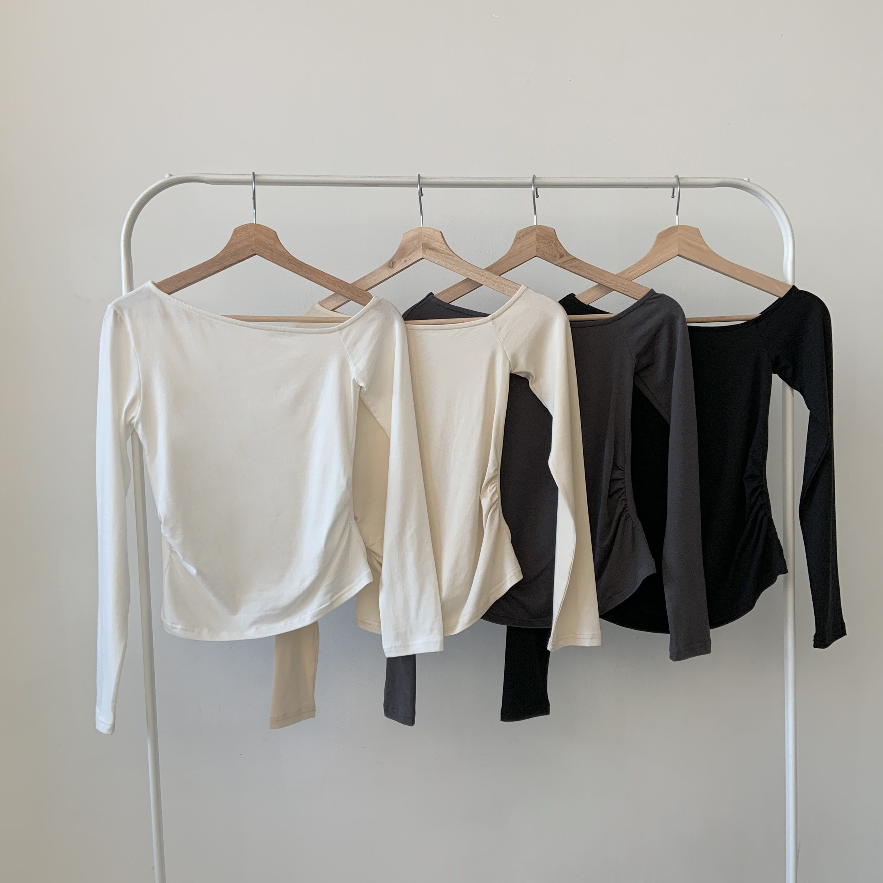 オフショルダーアンバランスネックスリム長袖Tシャツ | 詳細画像12