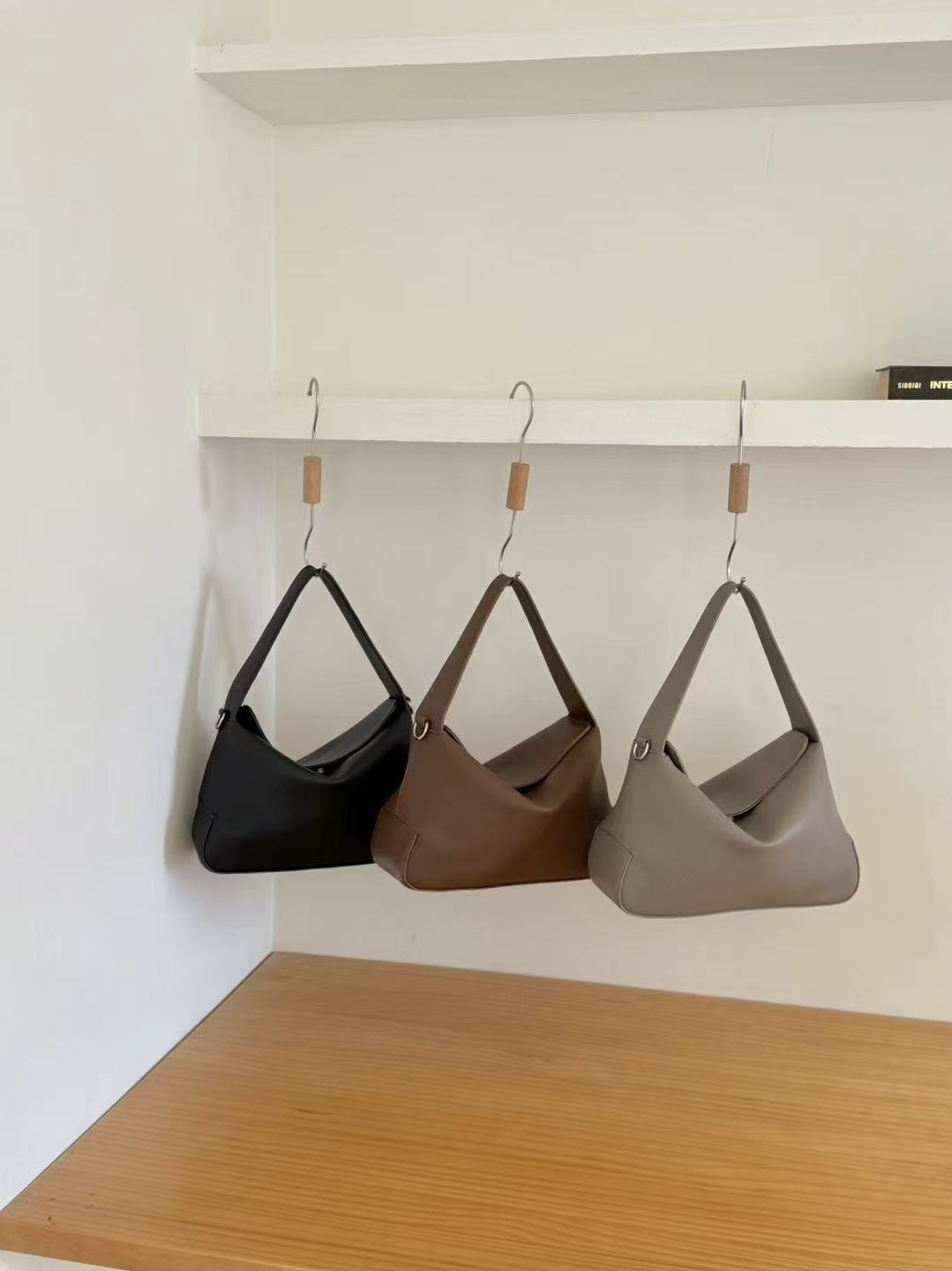 レザー調カラーショルダーバッグ | 詳細画像2