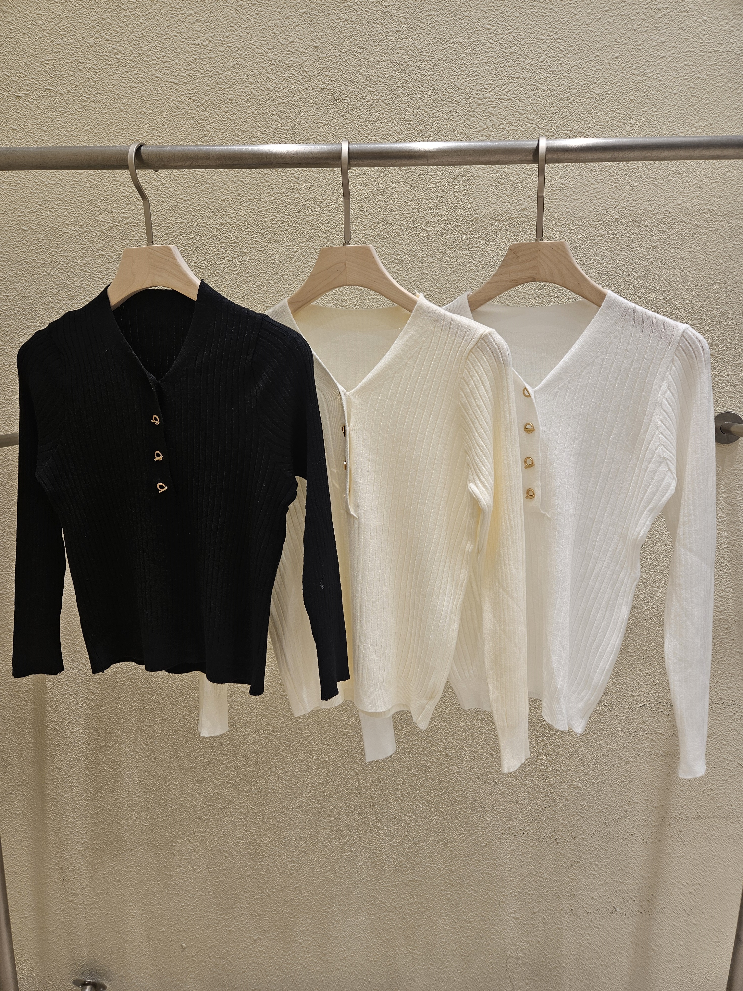 ボタンVネックスリムニット | 詳細画像15