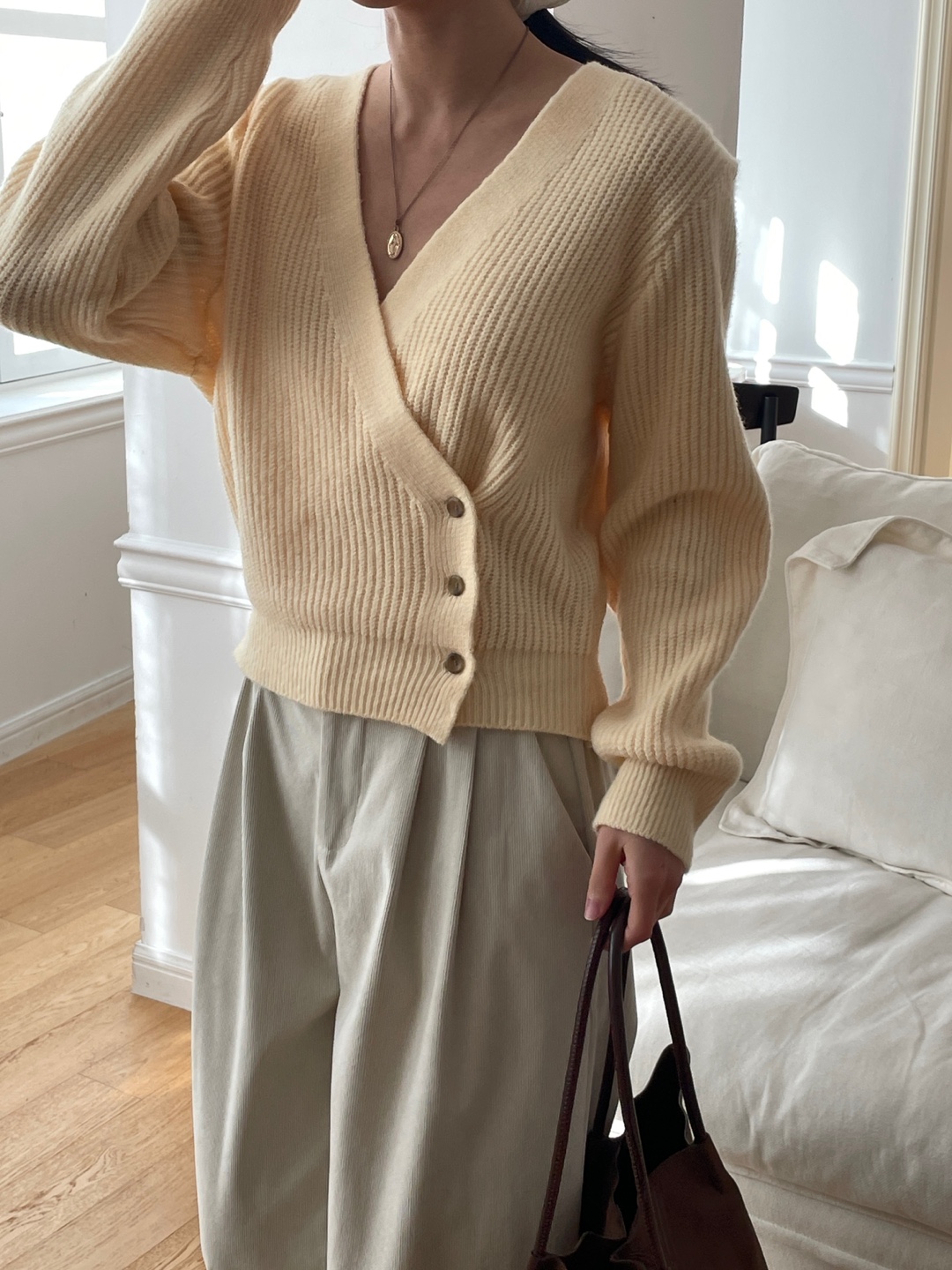 ウール混ボタンストラップVネックカラーカーディガン | 詳細画像14