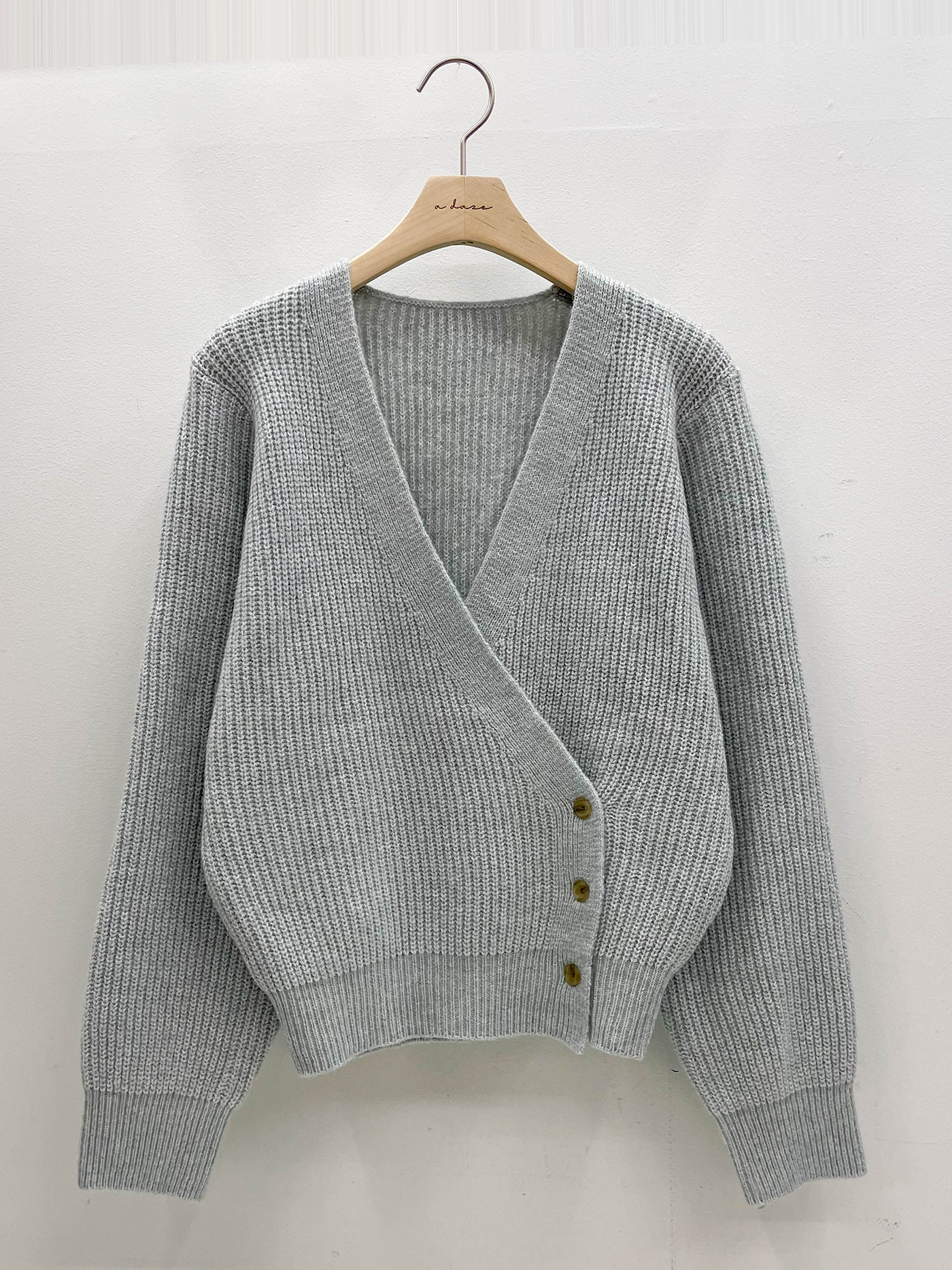 ウール混ボタンストラップVネックカラーカーディガン | 詳細画像17