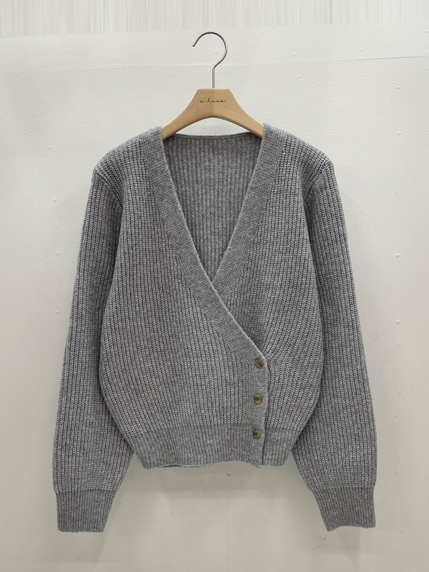 ウール混ボタンストラップVネックカラーカーディガン | 詳細画像19