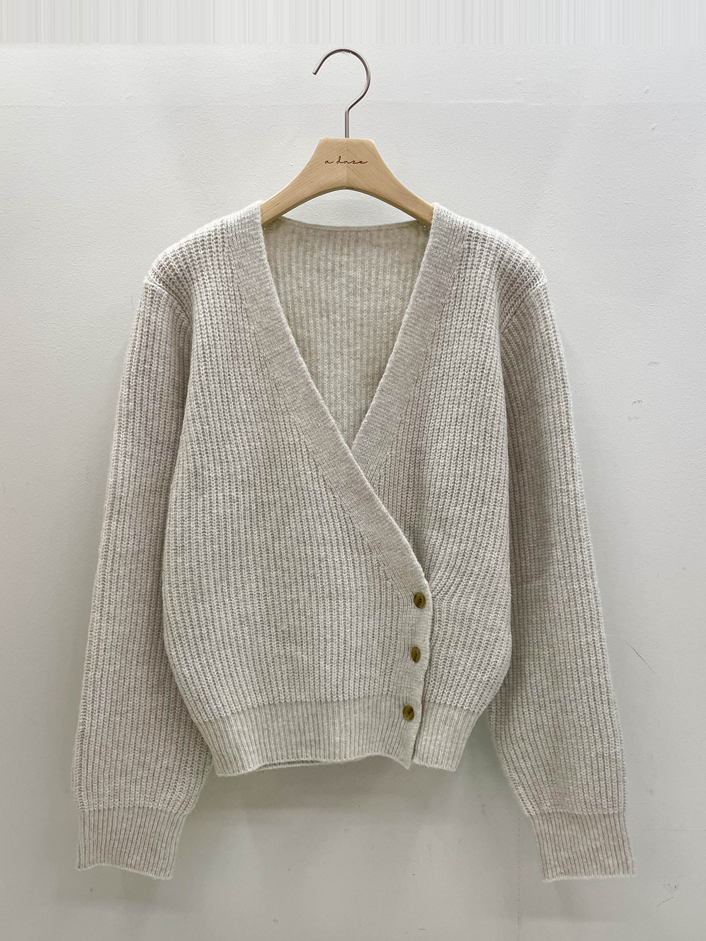 ウール混ボタンストラップVネックカラーカーディガン | 詳細画像16