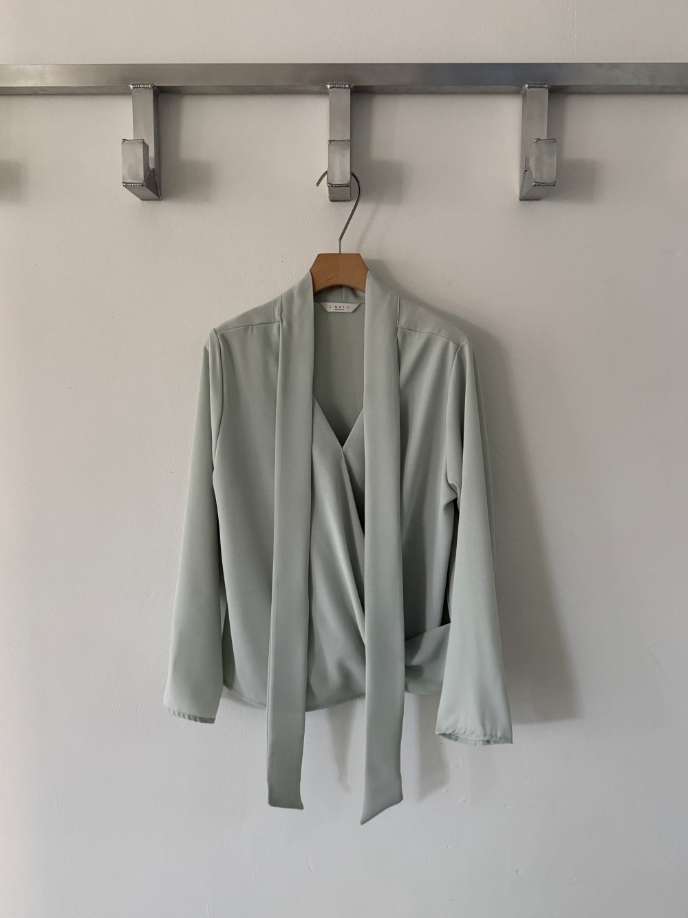 ボウタイVネックカシュクールブラウス | 詳細画像19