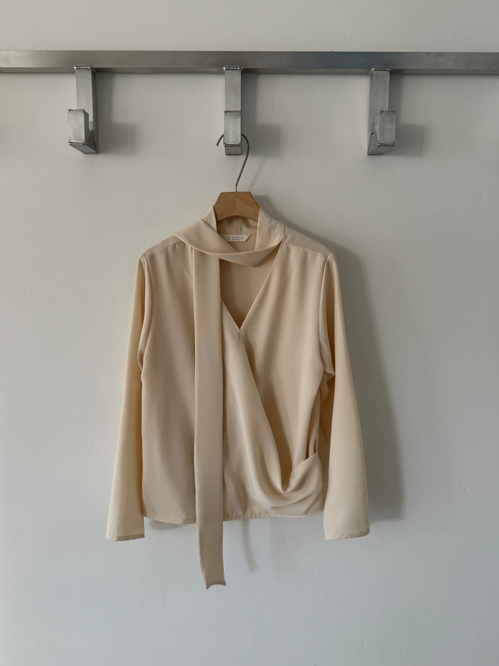 ボウタイVネックカシュクールブラウス | 詳細画像21