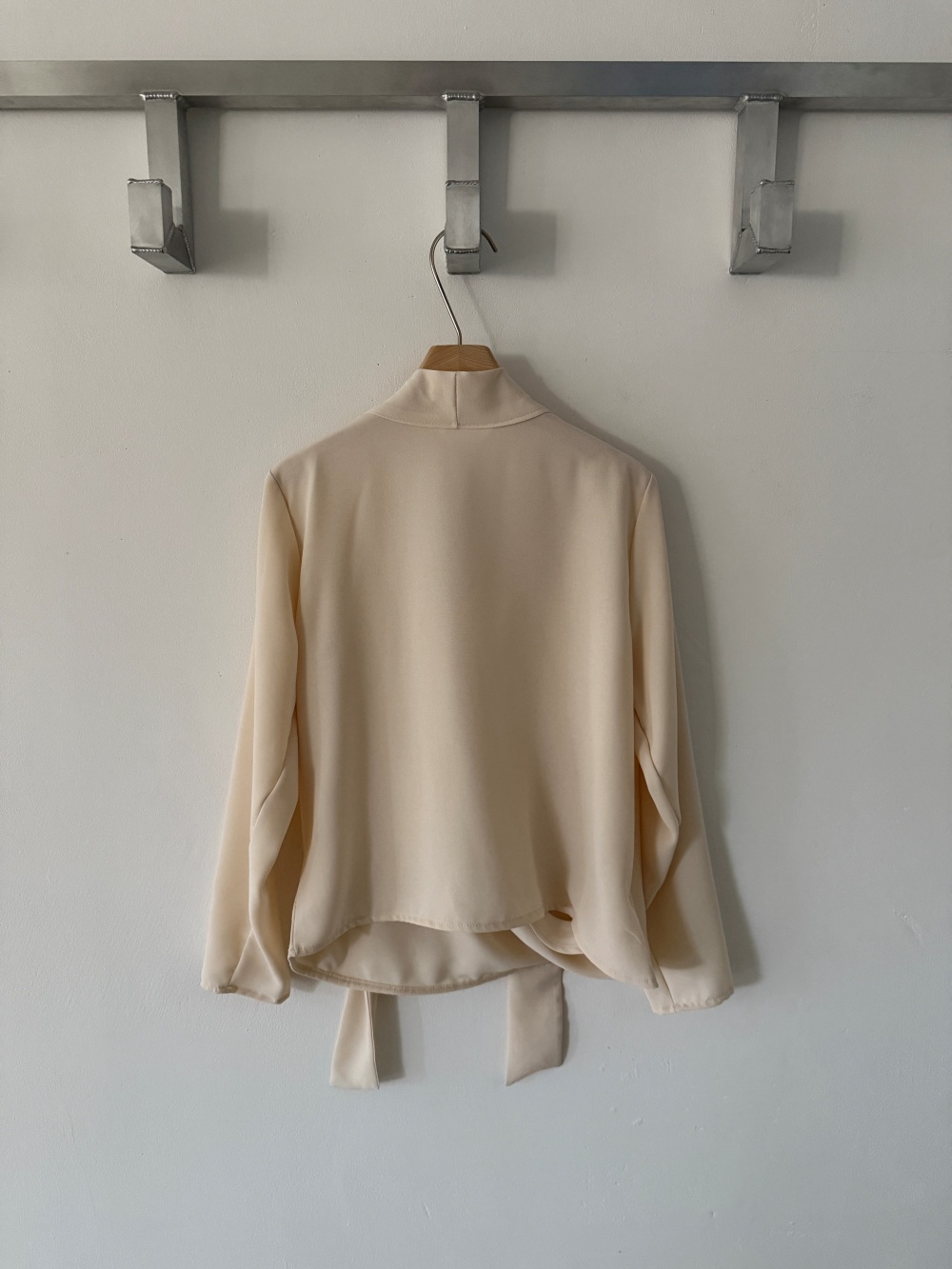 ボウタイVネックカシュクールブラウス | 詳細画像22