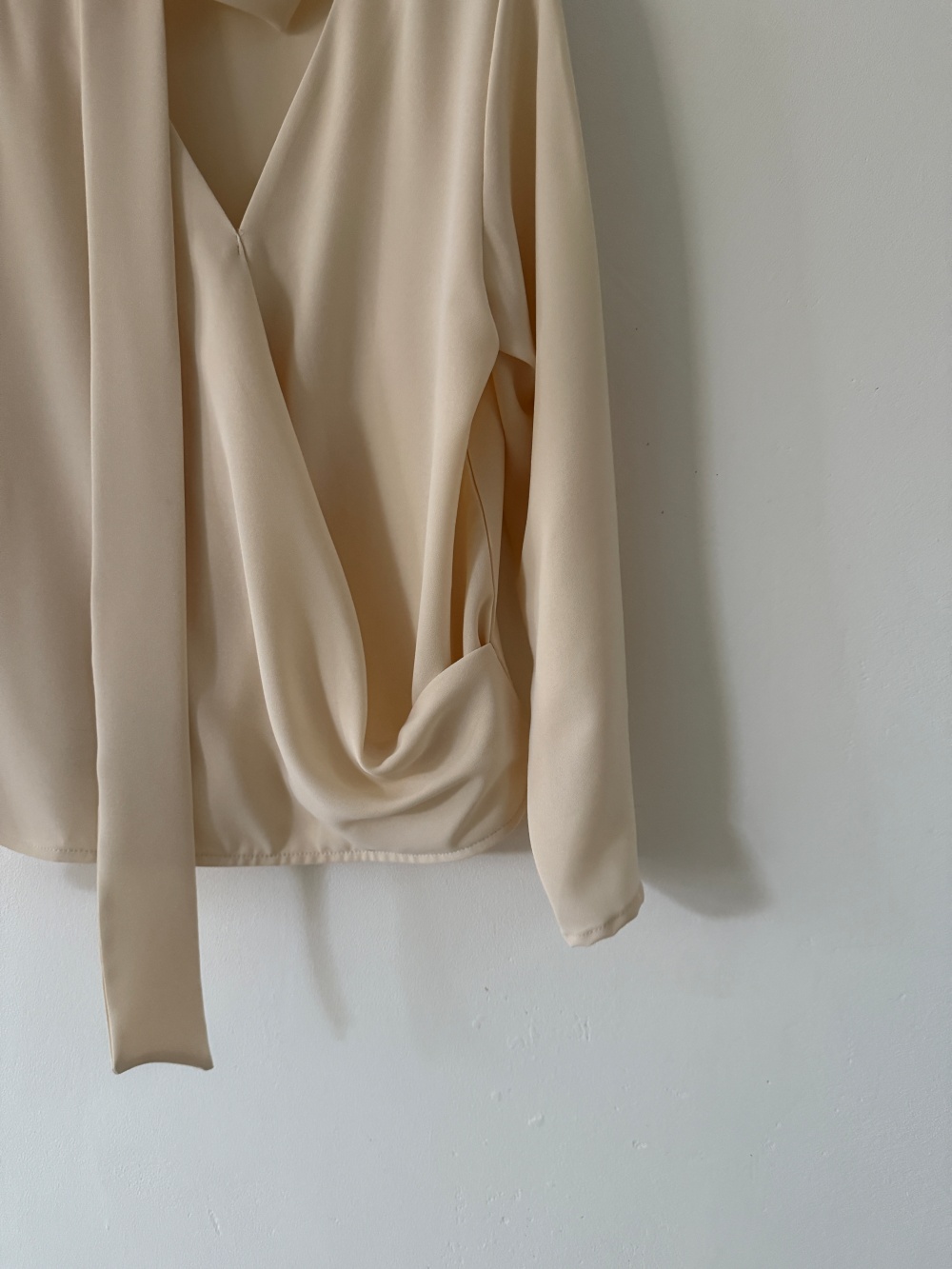 ボウタイVネックカシュクールブラウス | 詳細画像23