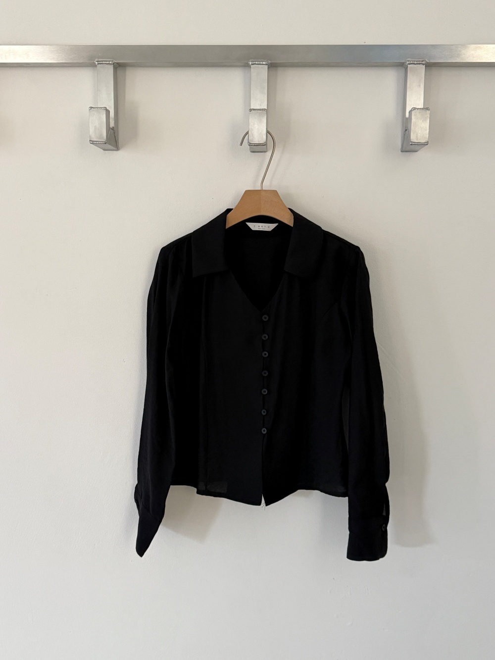 ボタンカラーVネックブラウス | 詳細画像24