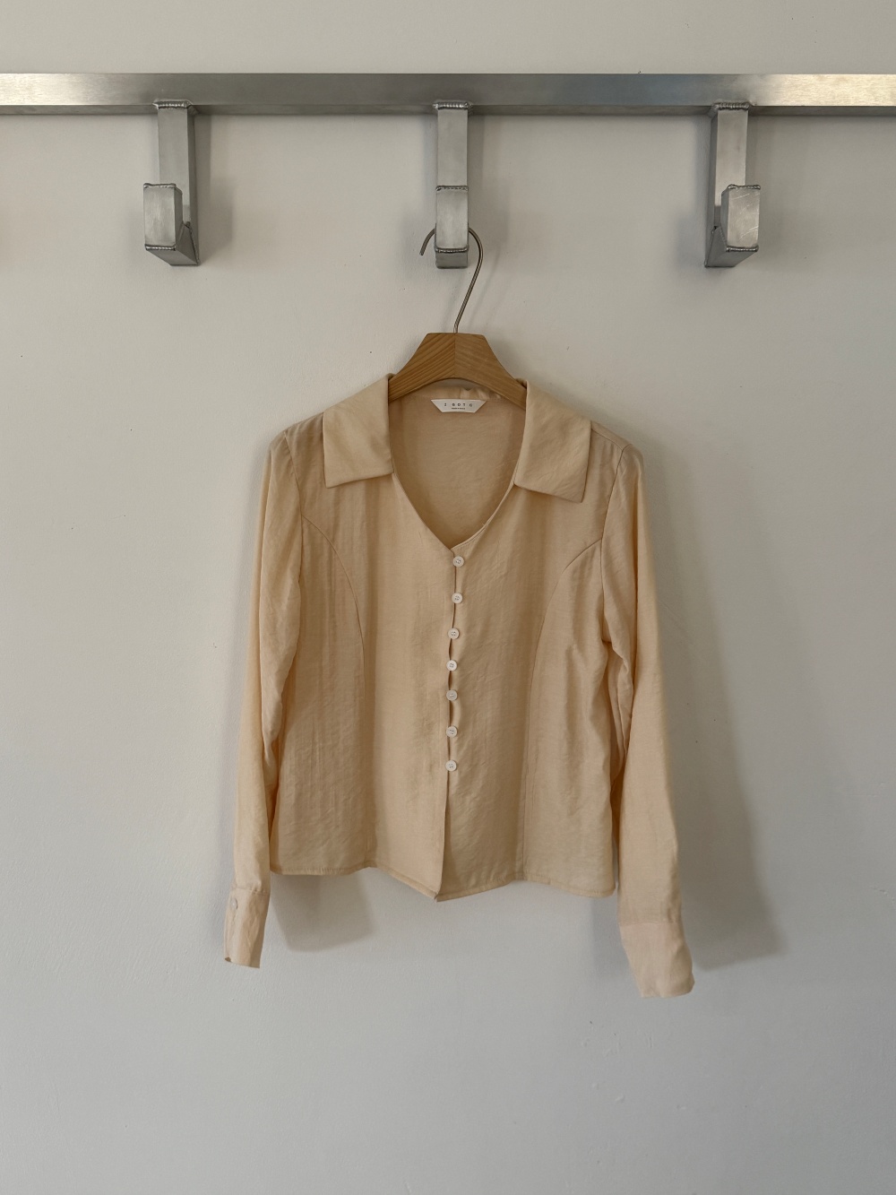 ボタンカラーVネックブラウス | 詳細画像26