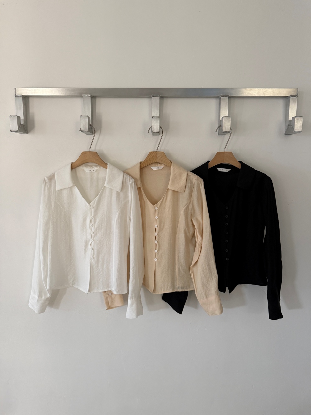 ボタンカラーVネックブラウス | 詳細画像28