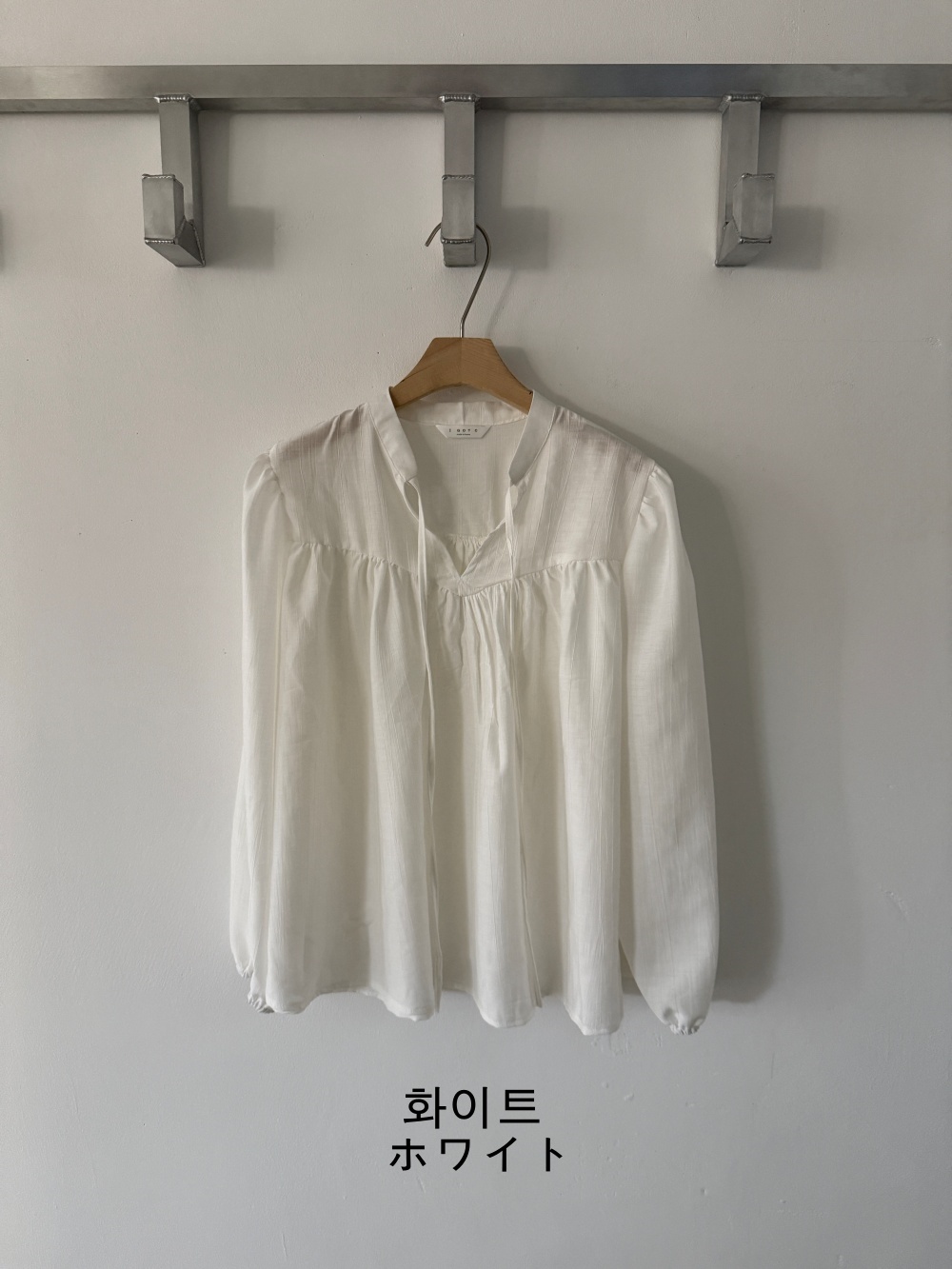 リボンシャーリングオープンカラーブラウス | 詳細画像16