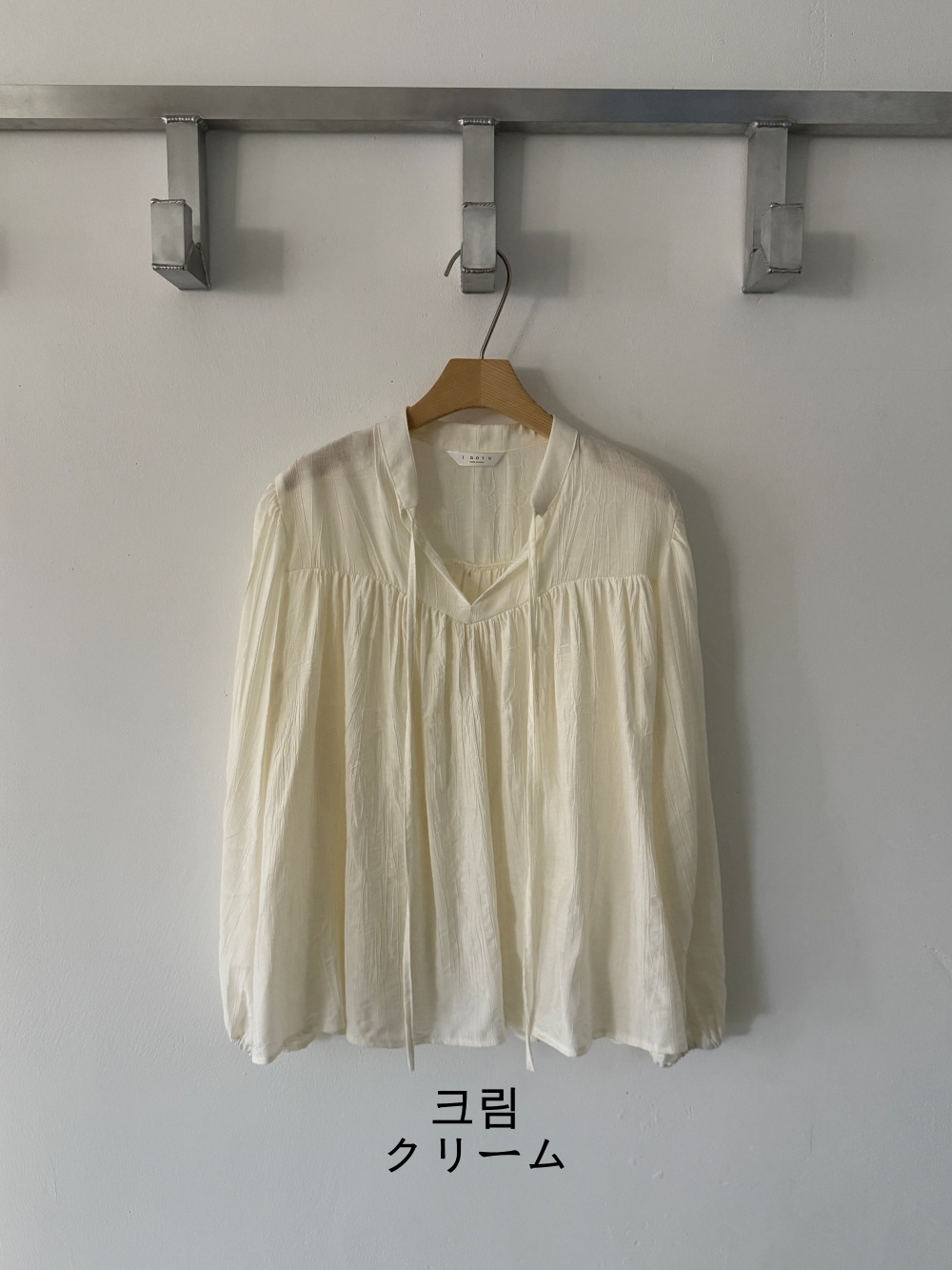 リボンシャーリングオープンカラーブラウス | 詳細画像17