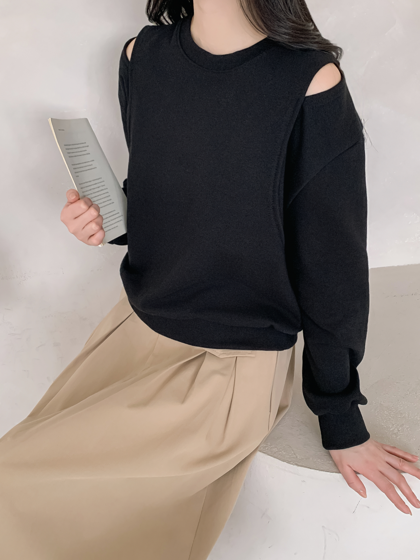 ラウンドネックオーバーサイズルーズオープンショルダー長袖無地スウェット | 詳細画像11