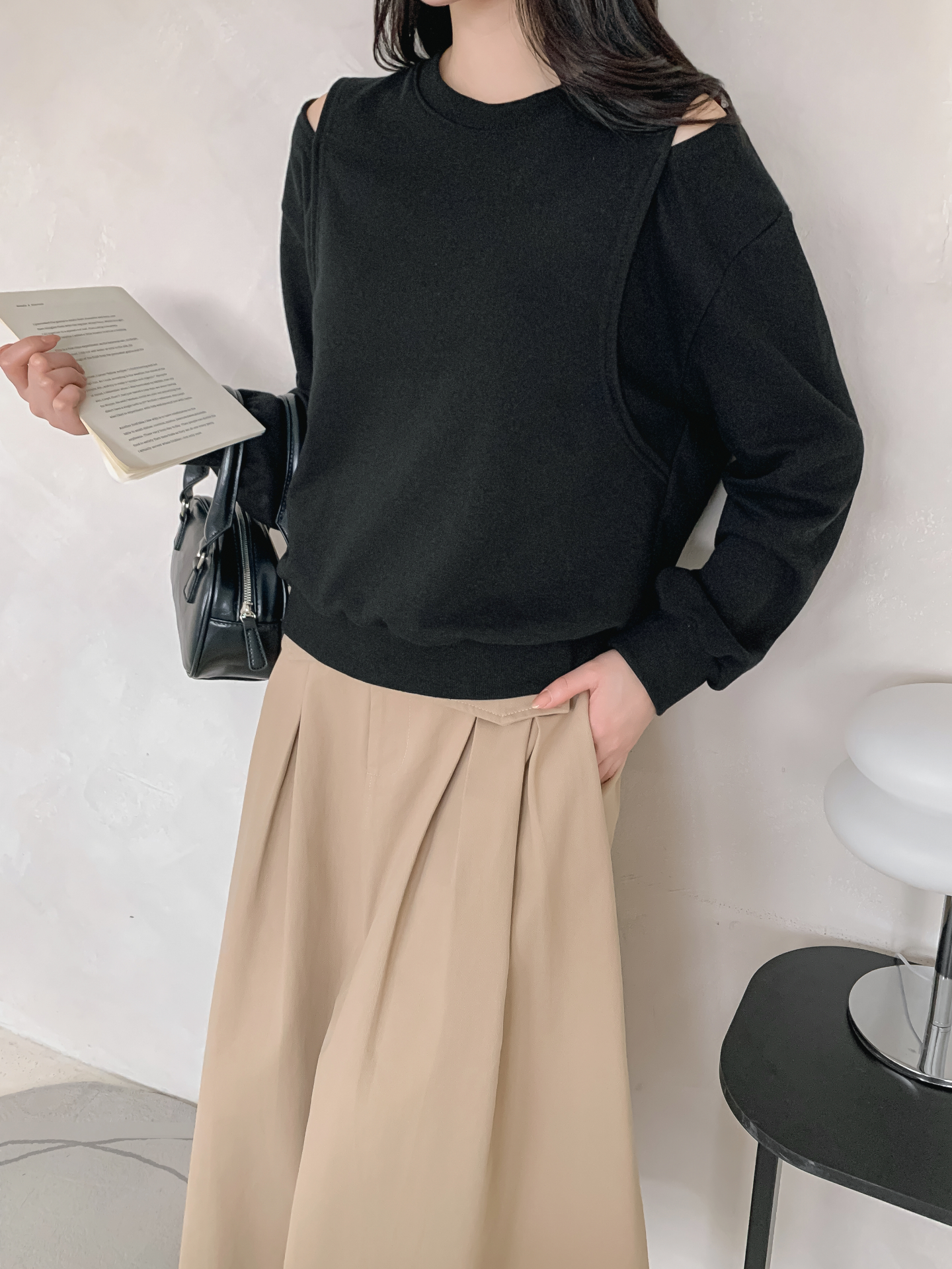 ラウンドネックオーバーサイズルーズオープンショルダー長袖無地スウェット | 詳細画像13