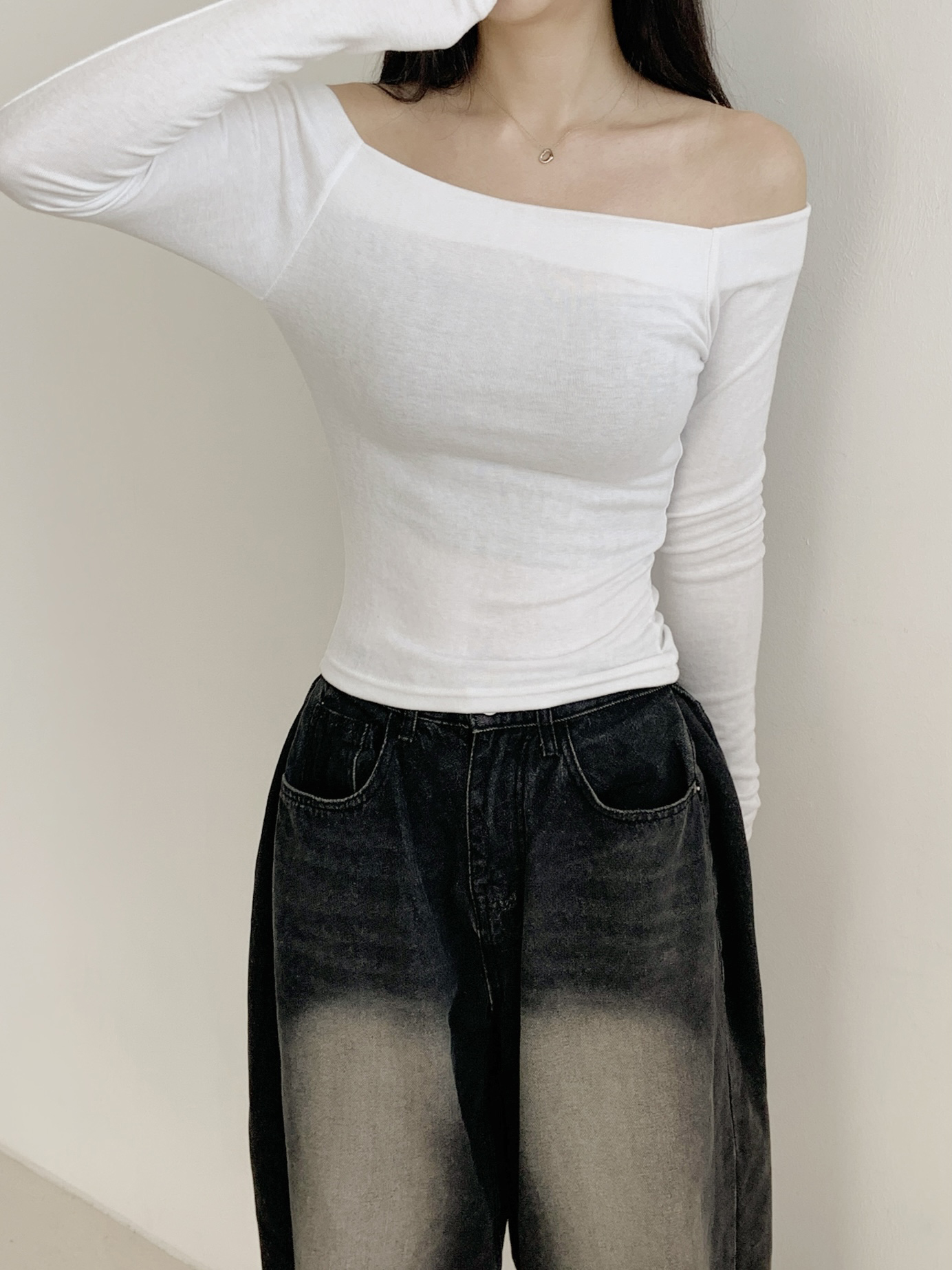 オフショルダースリムショート長袖無地Tシャツ | 詳細画像4