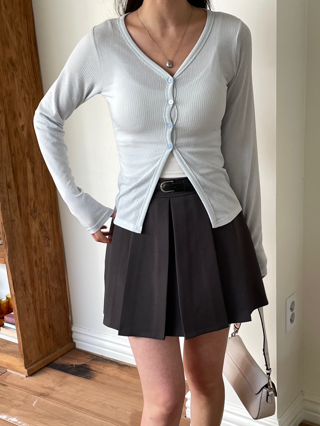 リブボタンVネックスリム長袖無地カーディガン | 詳細画像14