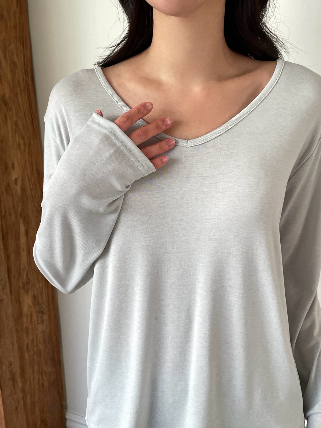 Vネックルーズ長袖無地Tシャツ | 詳細画像16