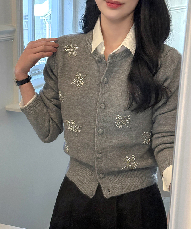 ニットキュービックボタンラウンドネックベーシック長袖刺繍