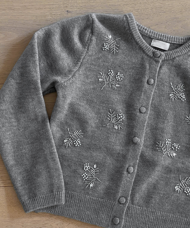 ニットキュービックボタンラウンドネックベーシック長袖刺繍