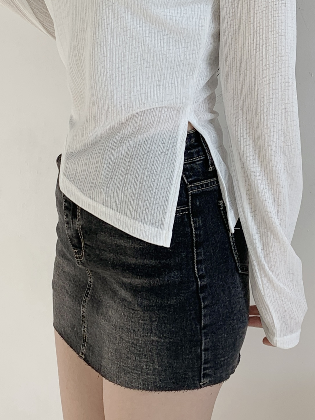 ラウンドネックUネックスリットルーズアンバランス長袖ダイアゴナルTシャツ | 詳細画像12