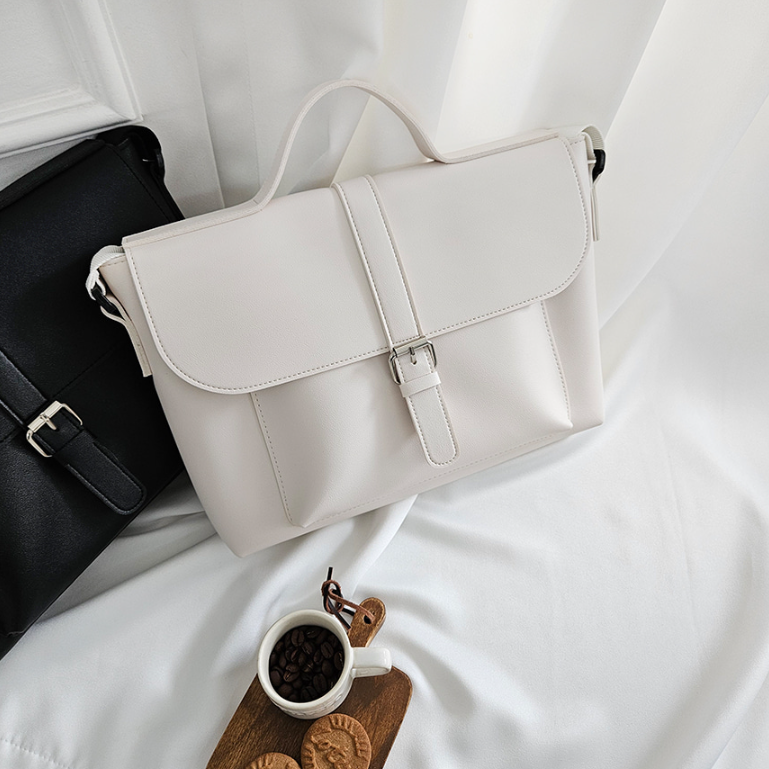 レザー調クロスマグネットボタンショルダーバッグ | 詳細画像4