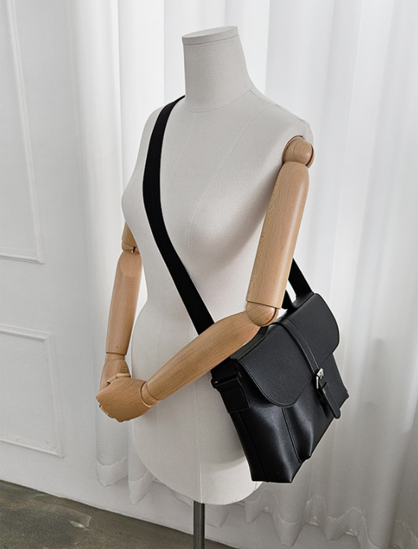レザー調クロスマグネットボタンショルダーバッグ | 詳細画像2