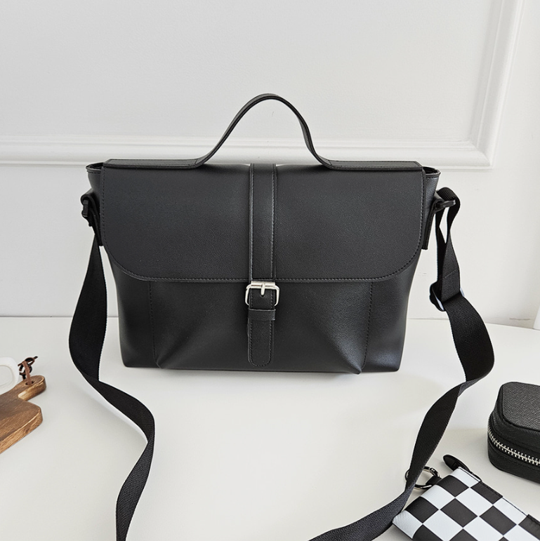 レザー調クロスマグネットボタンショルダーバッグ | 詳細画像5