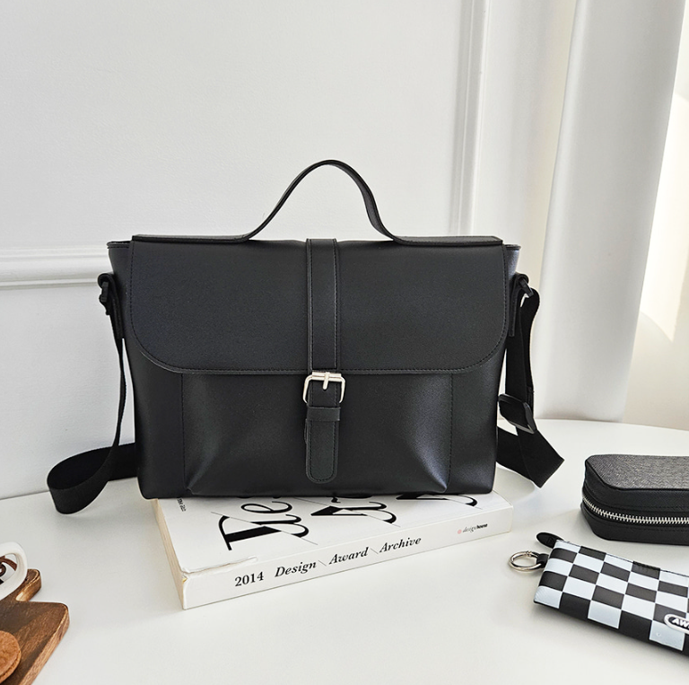 レザー調クロスマグネットボタンショルダーバッグ | 詳細画像6