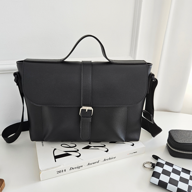 レザー調クロスマグネットボタンショルダーバッグ | 詳細画像7