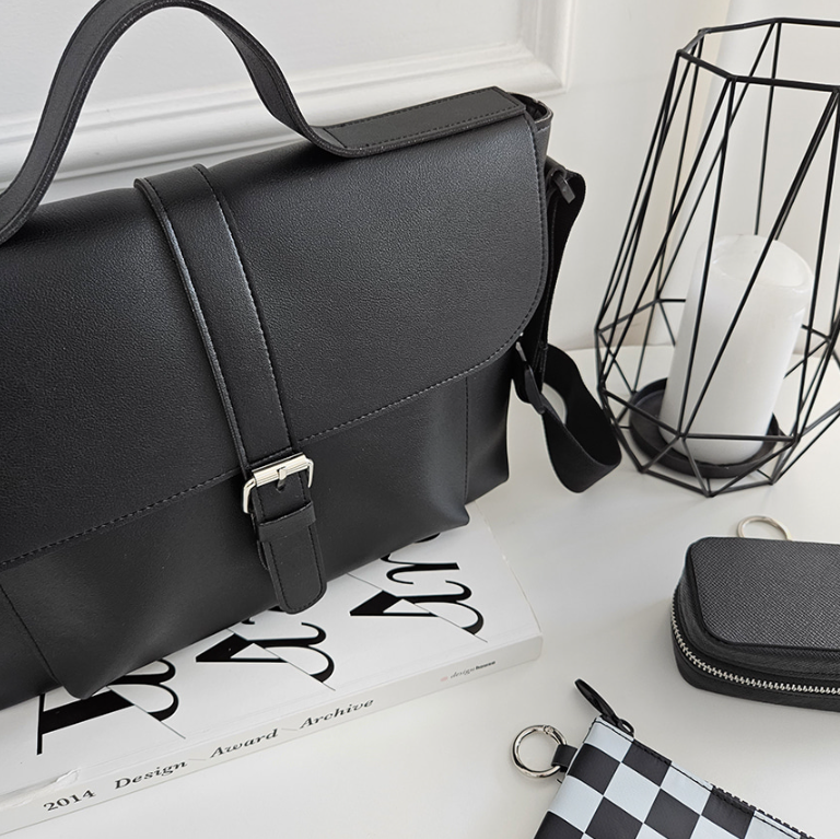 レザー調クロスマグネットボタンショルダーバッグ | 詳細画像8