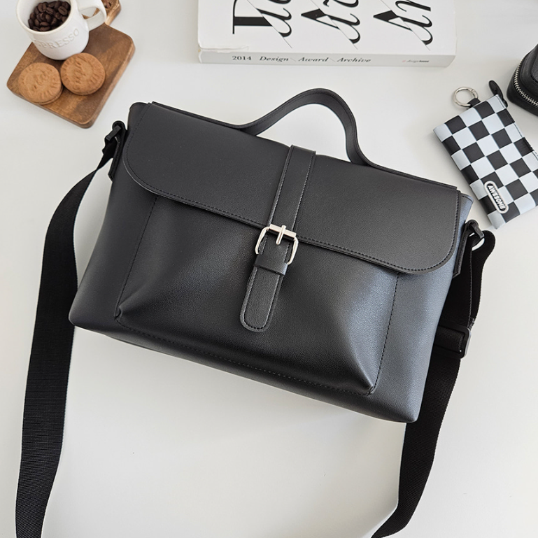 レザー調クロスマグネットボタンショルダーバッグ | 詳細画像9