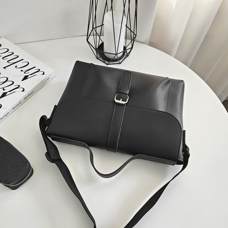 レザー調クロスマグネットボタンショルダーバッグ | 詳細画像10