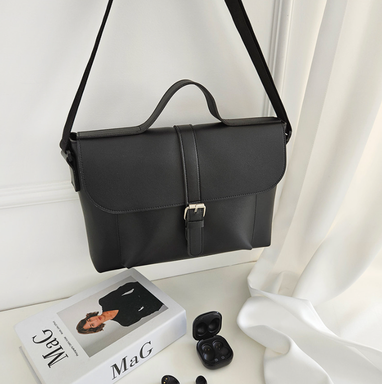 レザー調クロスマグネットボタンショルダーバッグ | 詳細画像11